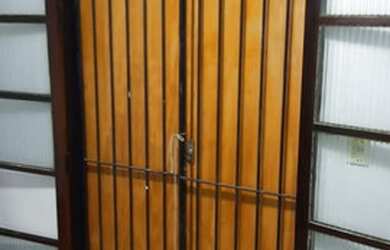 Imagem: A casa possui 2 Dormitórios, 2 Banheiros, 1 Vaga na garagem