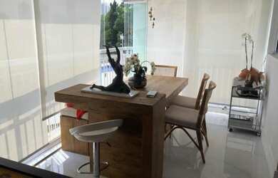 Imagem: O apartamento possui 3 Dormitórios, 1 Banheiro, 2 Vagas na