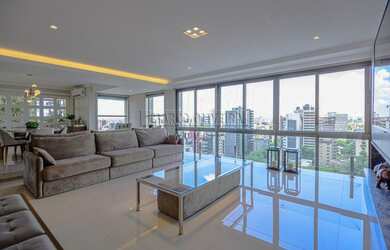 Imagem: O apartamento na cobertura possui 4 Dormitórios, 5 Banheiros