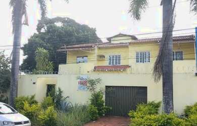 Imagem: A casa possui 4 Dormitórios, 4 Banheiros, 4 Vagas na garagem