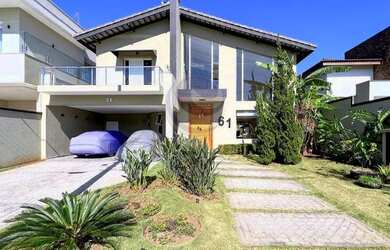 Imagem: A casa em condomínio possui 5 Dormitórios, 5 Banheiros, 4