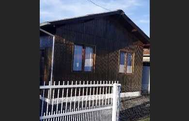 Imagem: A casa possui 2 Dormitórios, 1 Banheiro, 1 Vaga na garagem