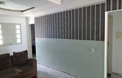 Imagem: A casa possui 3 Dormitórios, 2 Vagas na garagem e está localizado