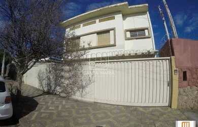 Imagem: O depósito possui 5 Vagas na garagem, 431m² de Área e está