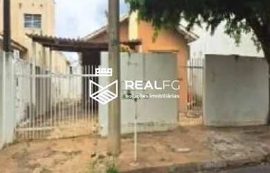 Imagem: A casa possui 2 Dormitórios, 1 Banheiro, 1 Vaga na garagem