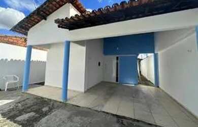 Imagem: A casa possui 2 Dormitórios, 2 Banheiros, 1 Vaga na garagem