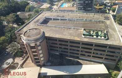 Imagem: O depósito possui 5 Vagas na garagem e 1392m² de Área e está