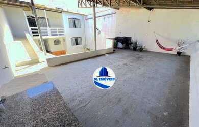 Imagem 1: Casa com 3 Quartos 3 banheiros 3 vagas e 1 loja a venda, 200m2 por R$ 450.000