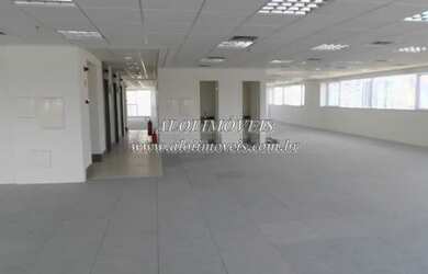 Imagem: O depósito possui 4 Vagas na garagem, 230m² de Área e Imóvel