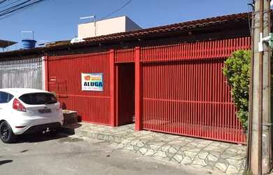 Imagem: A casa possui 2 Dormitórios, 2 Banheiros, 2 Vagas na garagem