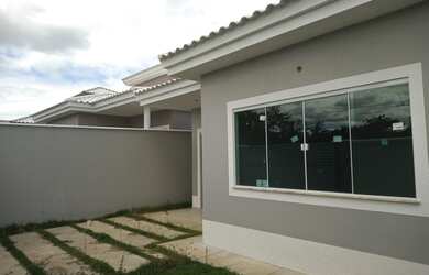 Imagem: A casa possui 3 Dormitórios, 2 Banheiros, 3 Vagas na garagem