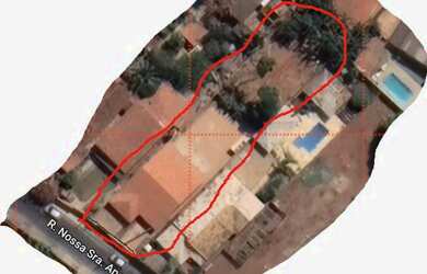 Imagem: A casa possui 3 Dormitórios, 2 Banheiros, 4 Vagas na garagem