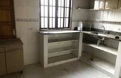 Imagem: A casa possui 3 Dormitórios, 1 Banheiro, 1 Vaga na garagem