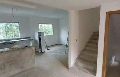 Imagem: A casa possui 3 Dormitórios, 3 Banheiros, 2 Vagas na garagem