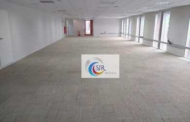 Imagem: O depósito possui 5 Vagas na garagem e 260m² de Área e está