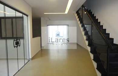 Imagem: A casa possui 3 Dormitórios, 1 Banheiro, 4 Vagas na garagem