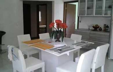 Imagem: A casa possui 3 Dormitórios, 2 Banheiros, 1 Vaga na garagem