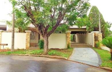 Imagem: A casa em condomínio possui 4 Dormitórios, 5 Banheiros, 2