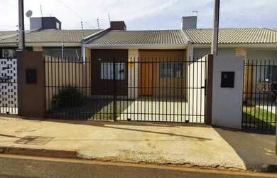 Imagem: A casa possui 2 Dormitórios, 1 Banheiro, 1 Vaga na garagem