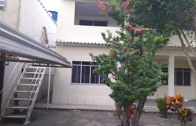 Imagem: A casa possui 2 Dormitórios, 3 Banheiros, 1 Vaga na garagem