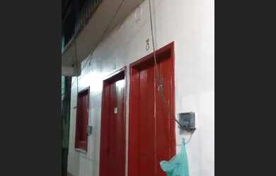 Imagem: A casa possui 1 Dormitório, 1 Banheiro e está localizado