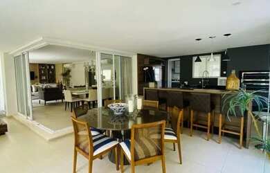 Imagem: O apartamento possui 4 Dormitórios, 3 Banheiros, 4 Vagas na