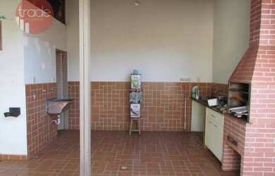 Imagem: A casa possui 3 Dormitórios, 2 Banheiros, 3 Vagas na garagem