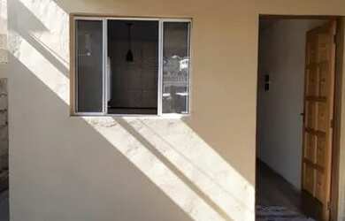 Imagem: A casa possui 2 Dormitórios, 1 Banheiro, 1 Vaga na garagem