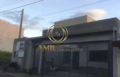 Imagem: A casa possui 3 Dormitórios, 3 Banheiros, 2 Vagas na garagem