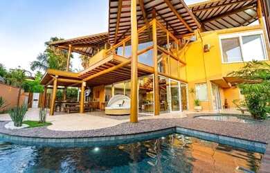 Imagem: A casa em condomínio possui 4 Dormitórios, 5 Banheiros, 5