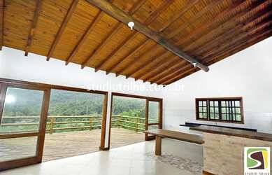 Imagem: A casa possui 3 Dormitórios, 2 Banheiros, 2 Vagas na garagem