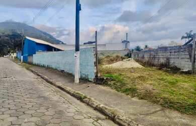 Imagem: O terreno possui 360m² de Área e está localizado em Martim