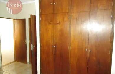 Imagem: A casa possui 4 Dormitórios, 4 Banheiros, 2 Vagas na garagem