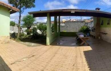 Imagem: A casa possui 3 Dormitórios, 2 Banheiros, 3 Vagas na garagem