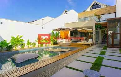 Imagem: A casa em condomínio possui 5 Dormitórios, 5 Banheiros, 3