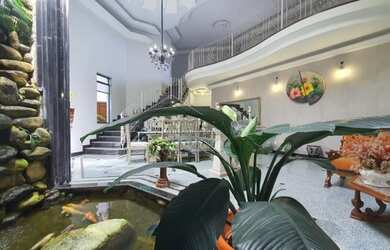 Imagem: A casa em condomínio possui 4 Dormitórios, 5 Banheiros, 800m²