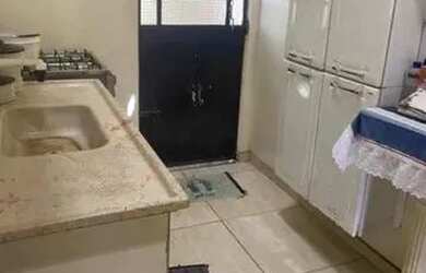 Imagem: A casa possui 2 Dormitórios, 2 Banheiros, 2 Vagas na garagem