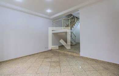 Imagem: A casa possui 4 Dormitórios, 3 Banheiros, 3 Vagas na garagem