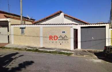 Imagem: A casa possui 3 Dormitórios, 1 Banheiro, 2 Vagas na garagem