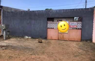 Imagem: A casa possui 3 Dormitórios, 2 Banheiros e 2 Vagas na garagem