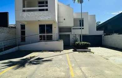 Imagem: A casa para alugar possui 1 Dormitório, 1 Banheiro e 320m²