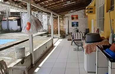 Imagem: A casa possui 2 Dormitórios, 2 Banheiros, 1 Vaga na garagem