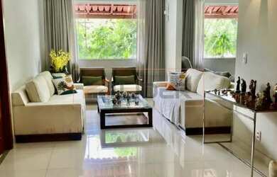 Imagem: A casa possui 3 Dormitórios, 1 Banheiro, 2 Vagas na garagem