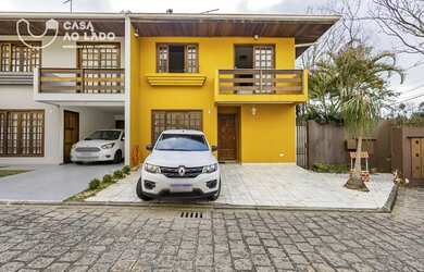 Imagem: A casa possui 4 Dormitórios, 3 Banheiros, 2 Vagas na garagem