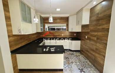 Imagem: A casa possui 3 Dormitórios, 3 Banheiros, 2 Vagas na garagem