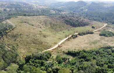 Imagem: O terreno possui 600m² de Área e está localizado em Centro