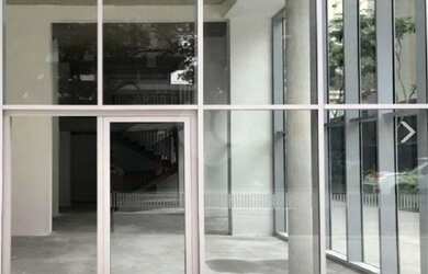 Imagem: O depósito possui 1 Vaga na garagem e 160m² de Área e está