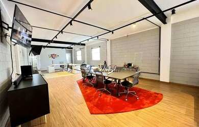 Imagem: O depósito possui 5 Vagas na garagem, 280m² de Área e está