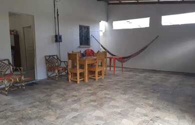 Imagem: A casa possui 2 Dormitórios, 1 Banheiro, 2 Vagas na garagem