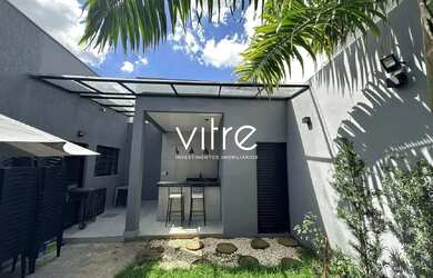 Imagem: A casa possui 2 Dormitórios, 3 Banheiros, 3 Vagas na garagem